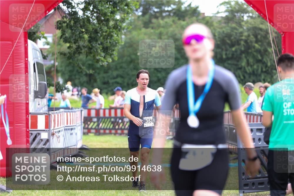 21.06.2026 - 29. Vierlanden-Triathlon Andreas Tolksdorf http://msf.ph/oto/9914638 21.06.2026 11:27:10 Ziel 353 meine-sportfotos.de