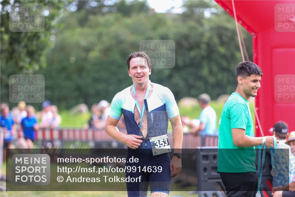 21.06.2026 - 29. Vierlanden-Triathlon Andreas Tolksdorf http://msf.ph/oto/9914639 21.06.2026 11:27:17 Ziel 442, 619 meine-sportfotos.de