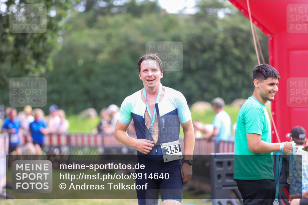 21.06.2026 - 29. Vierlanden-Triathlon Andreas Tolksdorf http://msf.ph/oto/9914640 21.06.2026 11:27:17 Ziel 442, 619 meine-sportfotos.de