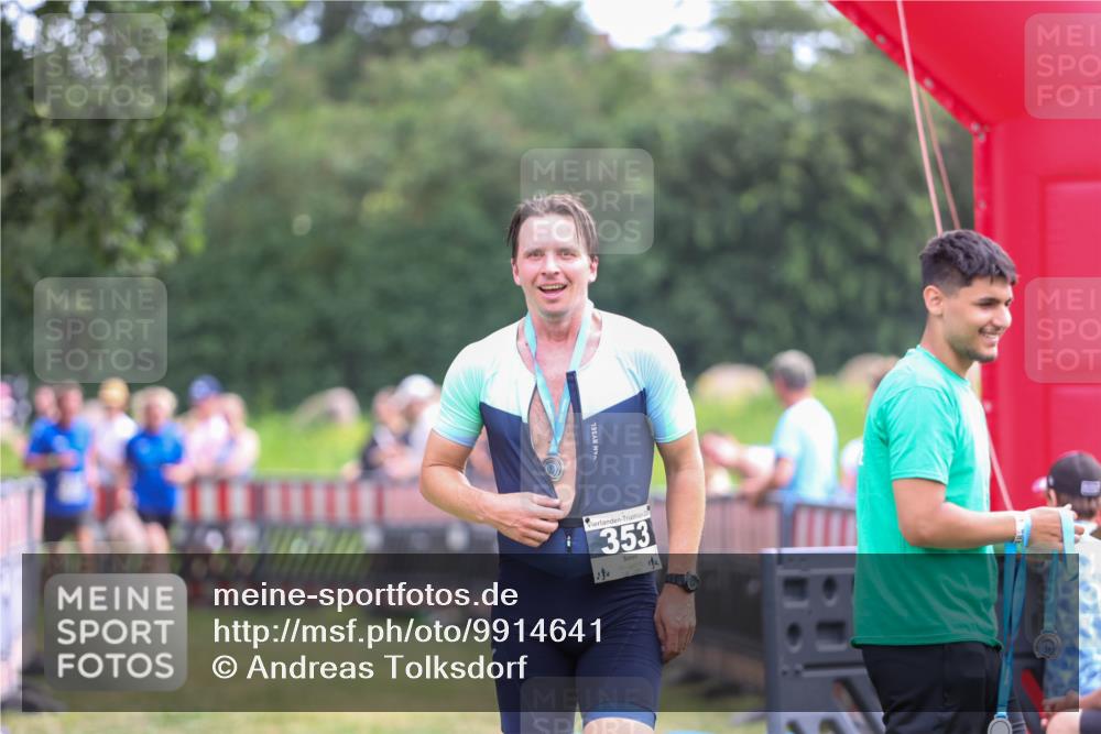 21.06.2026 - 29. Vierlanden-Triathlon Andreas Tolksdorf http://msf.ph/oto/9914641 21.06.2026 11:27:17 Ziel 442, 619 meine-sportfotos.de