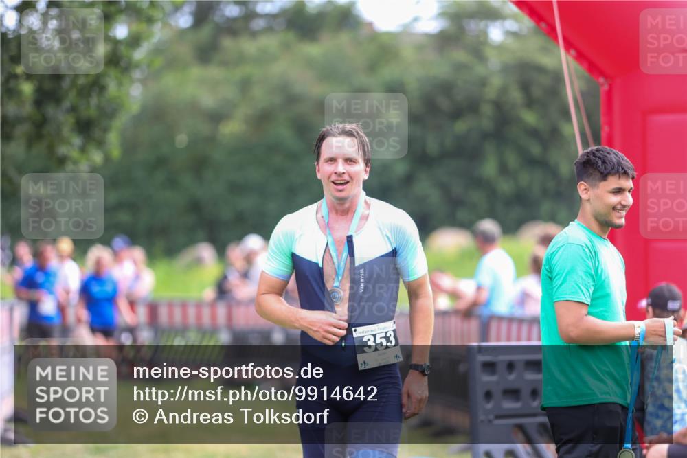 21.06.2026 - 29. Vierlanden-Triathlon Andreas Tolksdorf http://msf.ph/oto/9914642 21.06.2026 11:27:17 Ziel 442, 619 meine-sportfotos.de