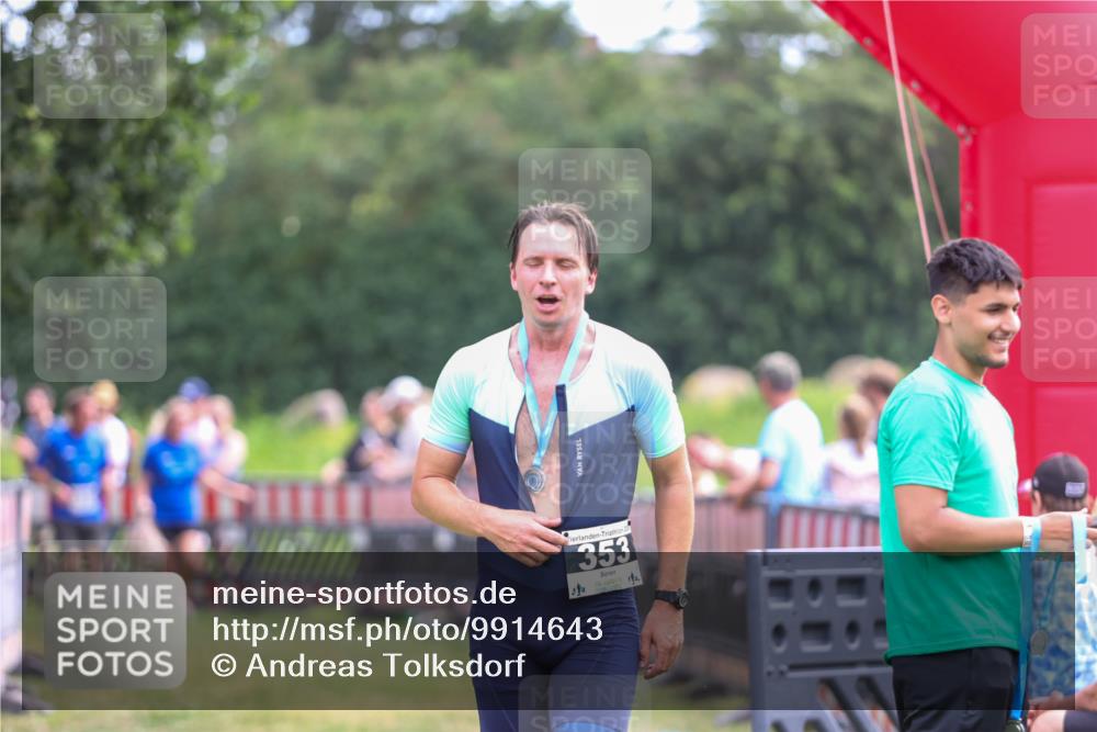 21.06.2026 - 29. Vierlanden-Triathlon Andreas Tolksdorf http://msf.ph/oto/9914643 21.06.2026 11:27:17 Ziel 442, 619 meine-sportfotos.de