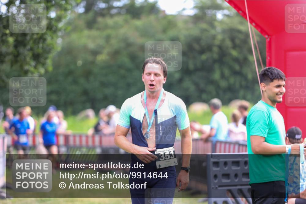 21.06.2026 - 29. Vierlanden-Triathlon Andreas Tolksdorf http://msf.ph/oto/9914644 21.06.2026 11:27:17 Ziel 442, 619 meine-sportfotos.de