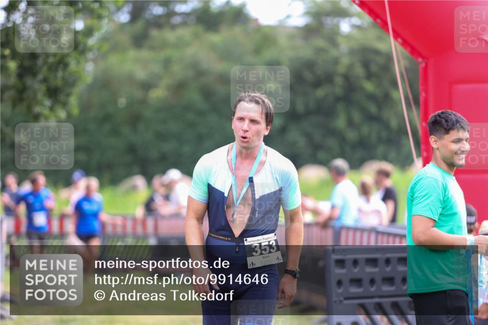 21.06.2026 - 29. Vierlanden-Triathlon Andreas Tolksdorf http://msf.ph/oto/9914646 21.06.2026 11:27:17 Ziel 442, 619 meine-sportfotos.de