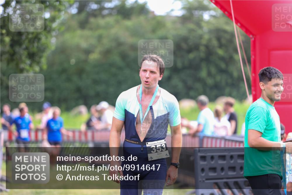 21.06.2026 - 29. Vierlanden-Triathlon Andreas Tolksdorf http://msf.ph/oto/9914647 21.06.2026 11:27:17 Ziel 442, 619 meine-sportfotos.de