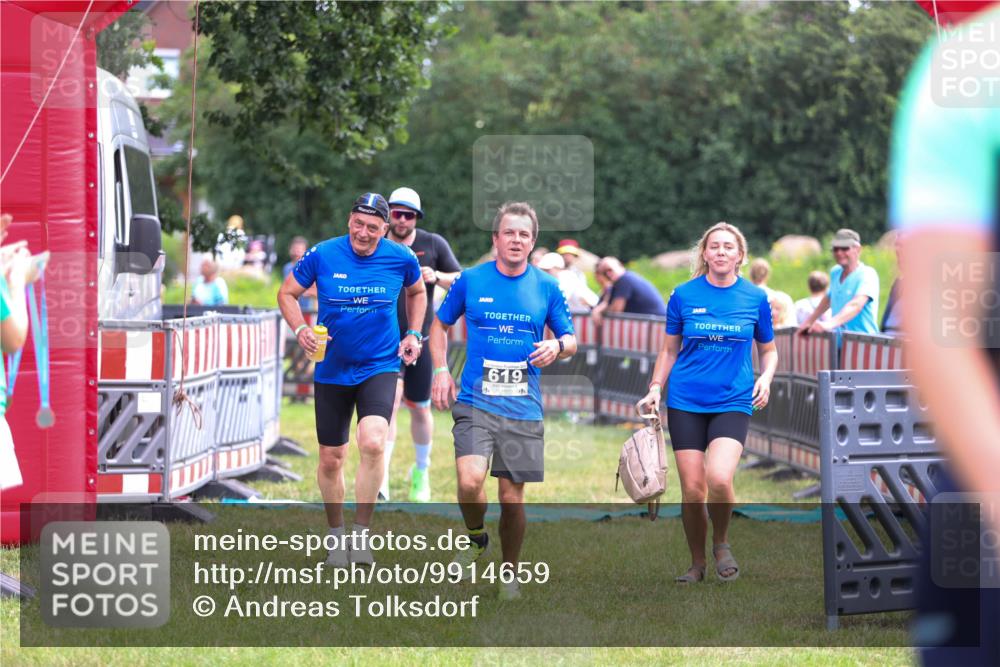 21.06.2026 - 29. Vierlanden-Triathlon Andreas Tolksdorf http://msf.ph/oto/9914659 21.06.2026 11:27:25 Ziel 442, 521, 619 meine-sportfotos.de