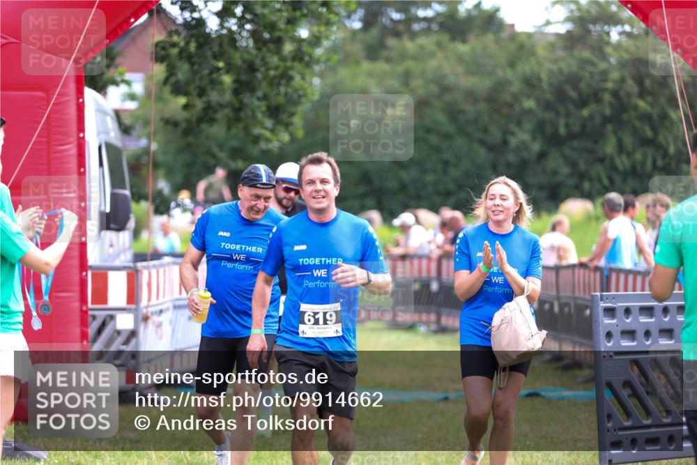 21.06.2026 - 29. Vierlanden-Triathlon Andreas Tolksdorf http://msf.ph/oto/9914662 21.06.2026 11:27:27 Ziel 442, 521, 619 meine-sportfotos.de
