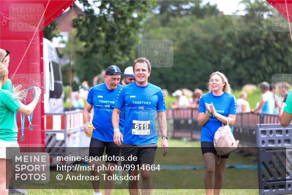 21.06.2026 - 29. Vierlanden-Triathlon Andreas Tolksdorf http://msf.ph/oto/9914664 21.06.2026 11:27:27 Ziel 442, 521, 619 meine-sportfotos.de