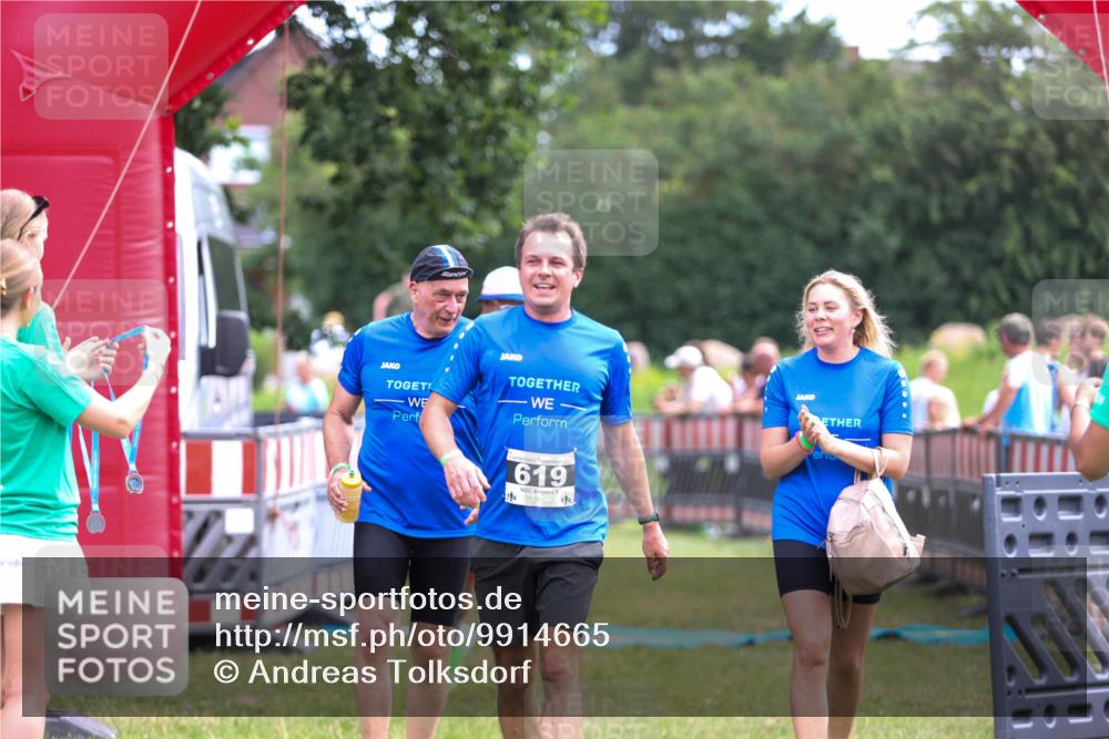 21.06.2026 - 29. Vierlanden-Triathlon Andreas Tolksdorf http://msf.ph/oto/9914665 21.06.2026 11:27:27 Ziel 442, 521, 619 meine-sportfotos.de