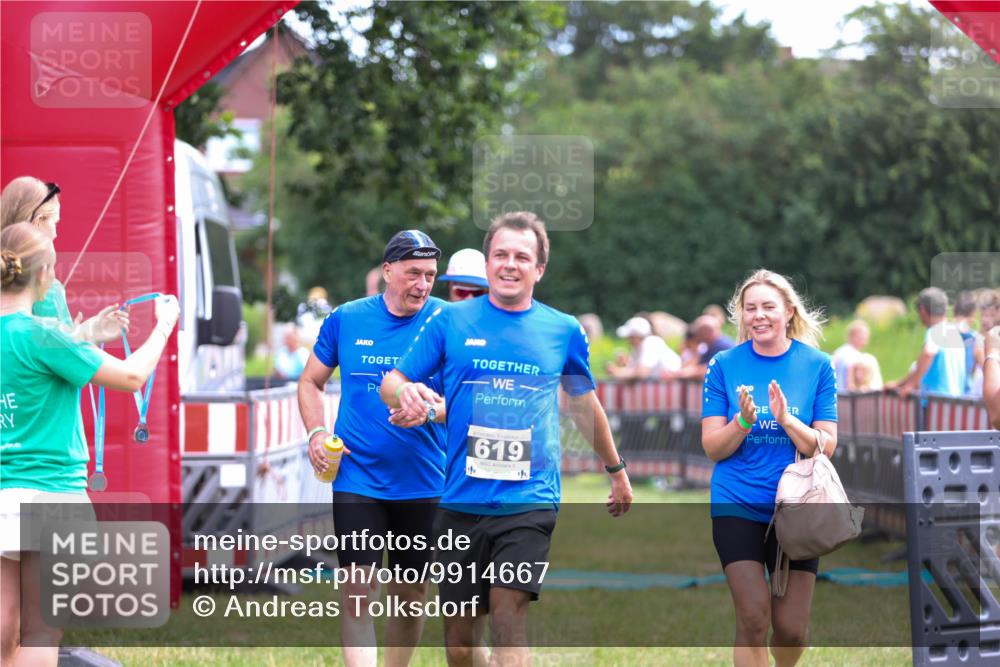 21.06.2026 - 29. Vierlanden-Triathlon Andreas Tolksdorf http://msf.ph/oto/9914667 21.06.2026 11:27:27 Ziel 442, 521, 619 meine-sportfotos.de