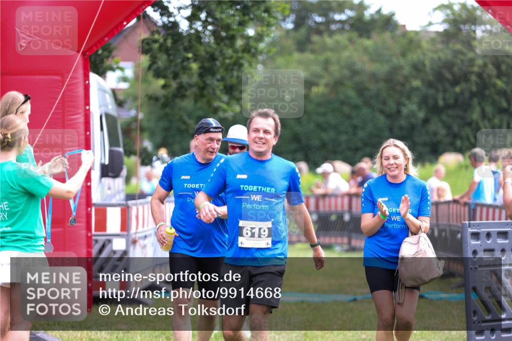 21.06.2026 - 29. Vierlanden-Triathlon Andreas Tolksdorf http://msf.ph/oto/9914668 21.06.2026 11:27:27 Ziel 442, 521, 619 meine-sportfotos.de