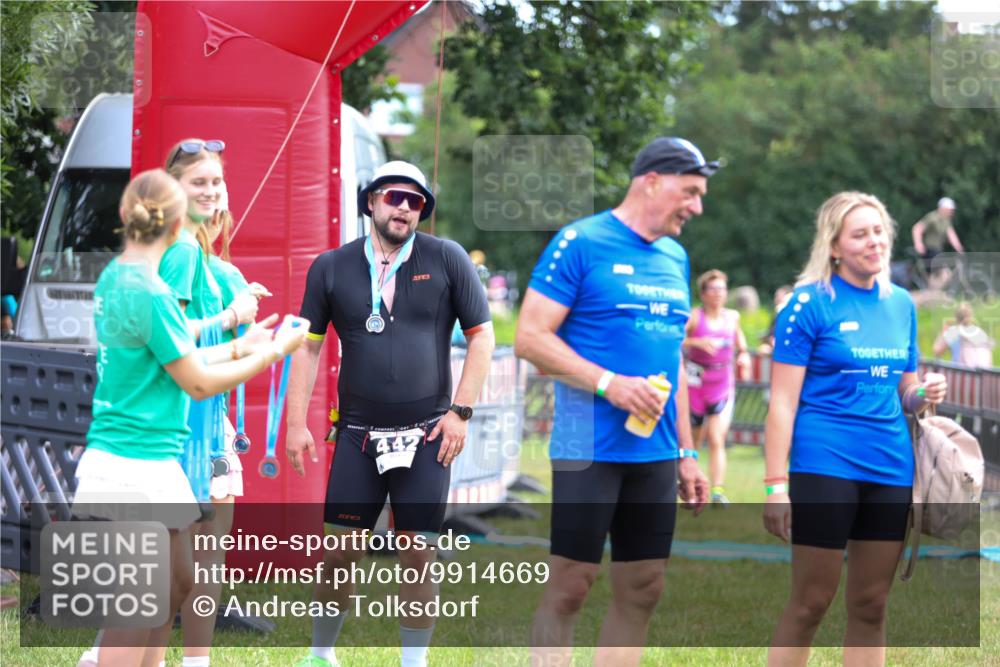 21.06.2026 - 29. Vierlanden-Triathlon Andreas Tolksdorf http://msf.ph/oto/9914669 21.06.2026 11:27:32 Ziel 521 meine-sportfotos.de