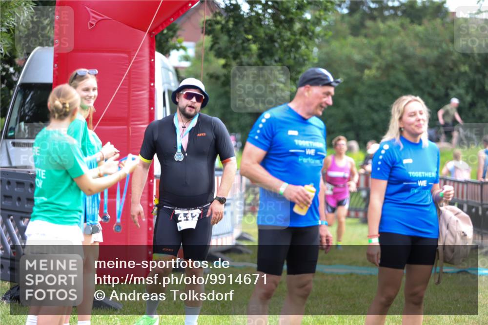 21.06.2026 - 29. Vierlanden-Triathlon Andreas Tolksdorf http://msf.ph/oto/9914671 21.06.2026 11:27:32 Ziel 521 meine-sportfotos.de