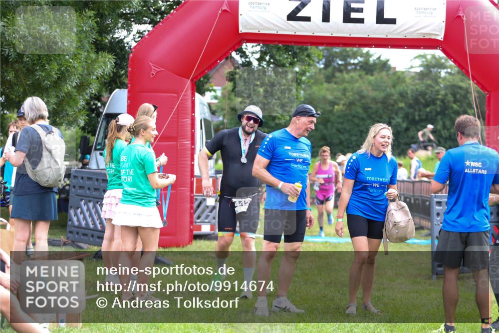 21.06.2026 - 29. Vierlanden-Triathlon Andreas Tolksdorf http://msf.ph/oto/9914674 21.06.2026 11:27:33 Ziel 521 meine-sportfotos.de