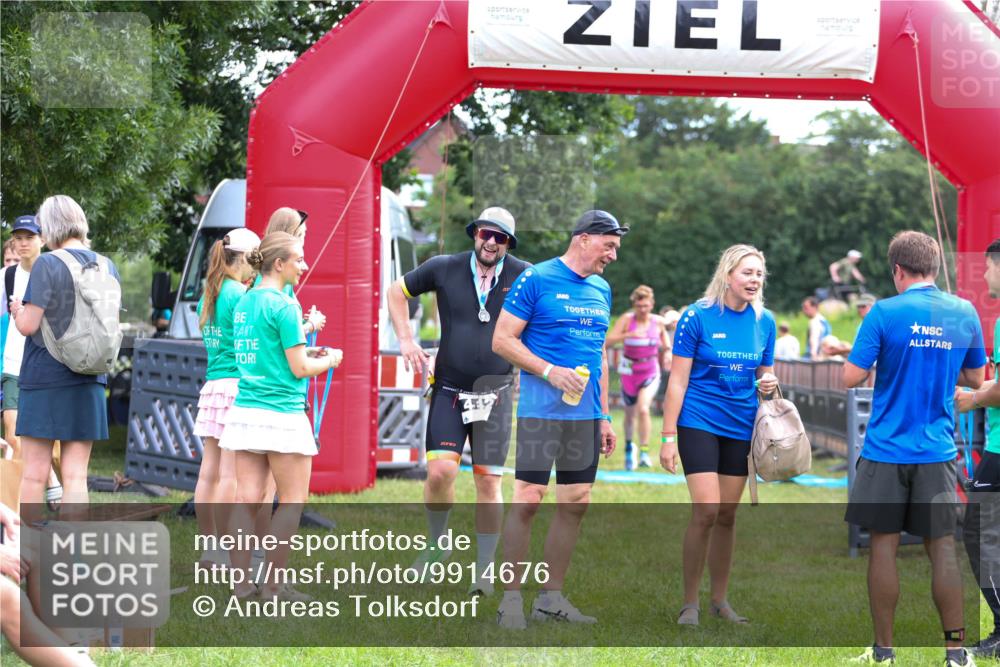 21.06.2026 - 29. Vierlanden-Triathlon Andreas Tolksdorf http://msf.ph/oto/9914676 21.06.2026 11:27:33 Ziel 521 meine-sportfotos.de