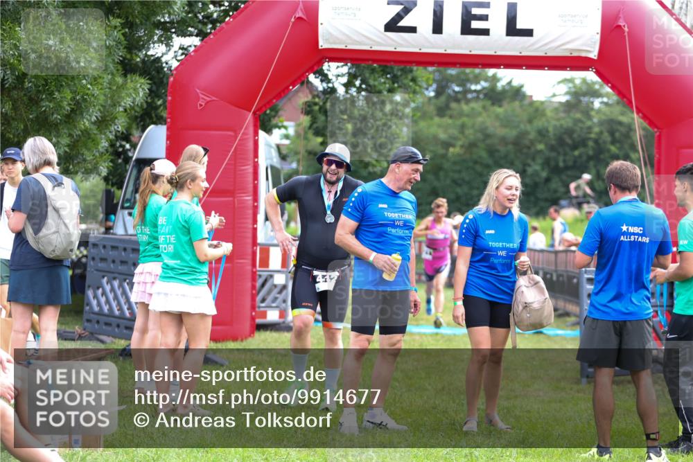 21.06.2026 - 29. Vierlanden-Triathlon Andreas Tolksdorf http://msf.ph/oto/9914677 21.06.2026 11:27:33 Ziel 521 meine-sportfotos.de