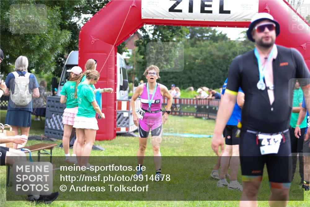 21.06.2026 - 29. Vierlanden-Triathlon Andreas Tolksdorf http://msf.ph/oto/9914678 21.06.2026 11:27:41 Ziel 396 meine-sportfotos.de