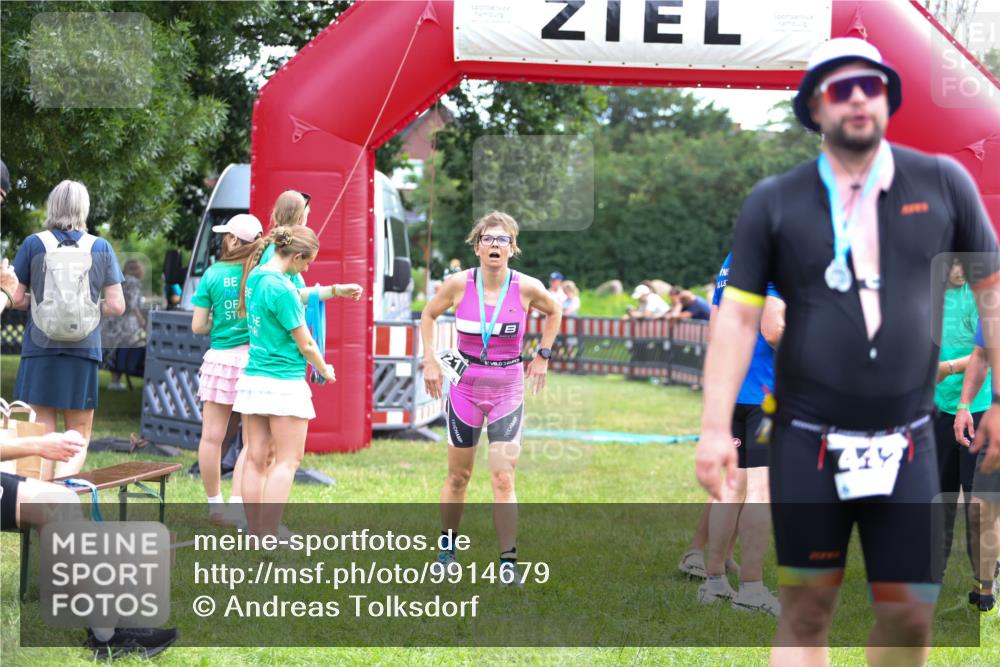 21.06.2026 - 29. Vierlanden-Triathlon Andreas Tolksdorf http://msf.ph/oto/9914679 21.06.2026 11:27:41 Ziel 396 meine-sportfotos.de