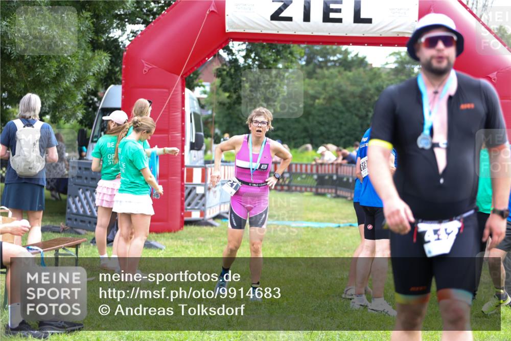 21.06.2026 - 29. Vierlanden-Triathlon Andreas Tolksdorf http://msf.ph/oto/9914683 21.06.2026 11:27:41 Ziel 396 meine-sportfotos.de