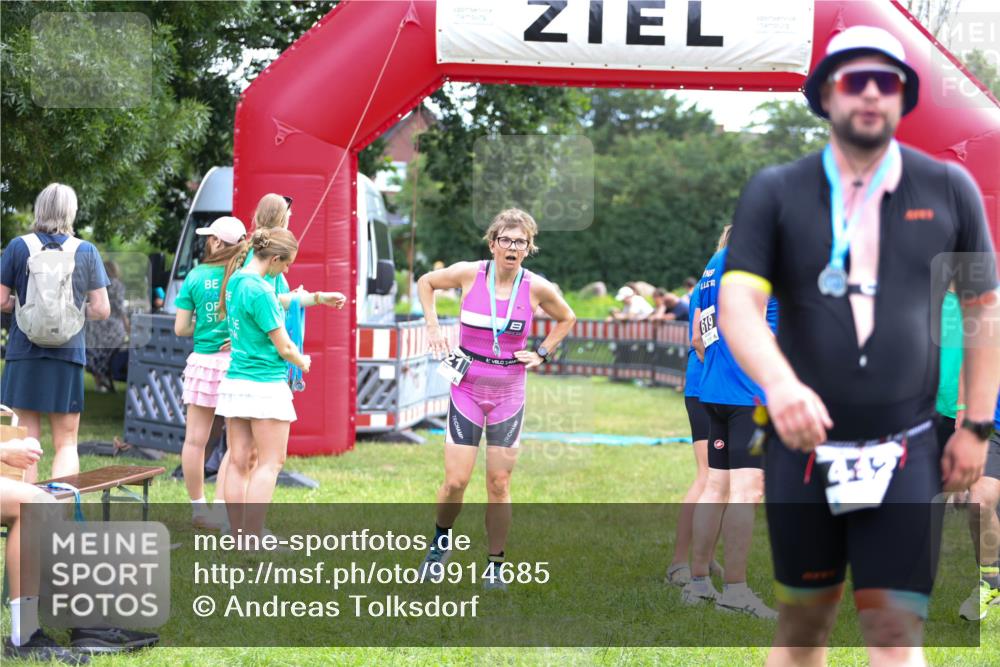 21.06.2026 - 29. Vierlanden-Triathlon Andreas Tolksdorf http://msf.ph/oto/9914685 21.06.2026 11:27:41 Ziel 396 meine-sportfotos.de