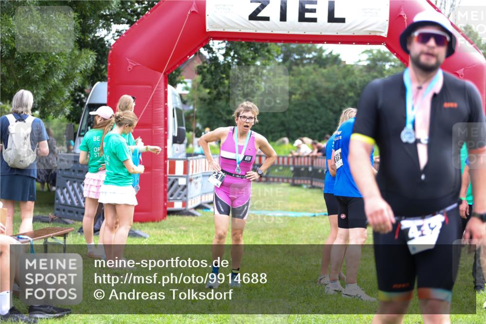 21.06.2026 - 29. Vierlanden-Triathlon Andreas Tolksdorf http://msf.ph/oto/9914688 21.06.2026 11:27:42 Ziel 328, 396 meine-sportfotos.de