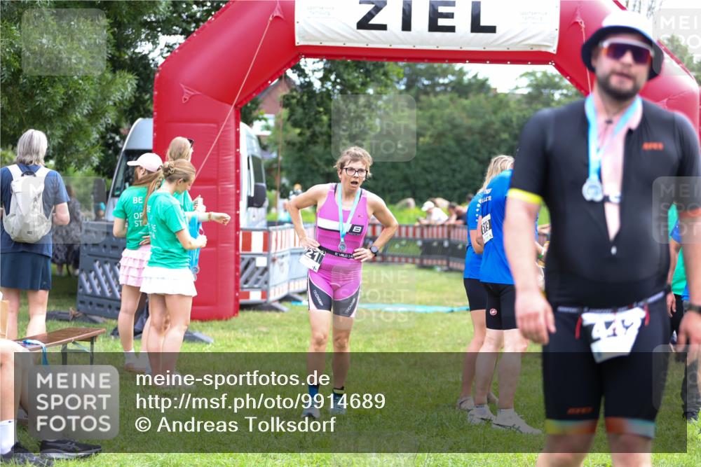 21.06.2026 - 29. Vierlanden-Triathlon Andreas Tolksdorf http://msf.ph/oto/9914689 21.06.2026 11:27:42 Ziel 328, 396 meine-sportfotos.de