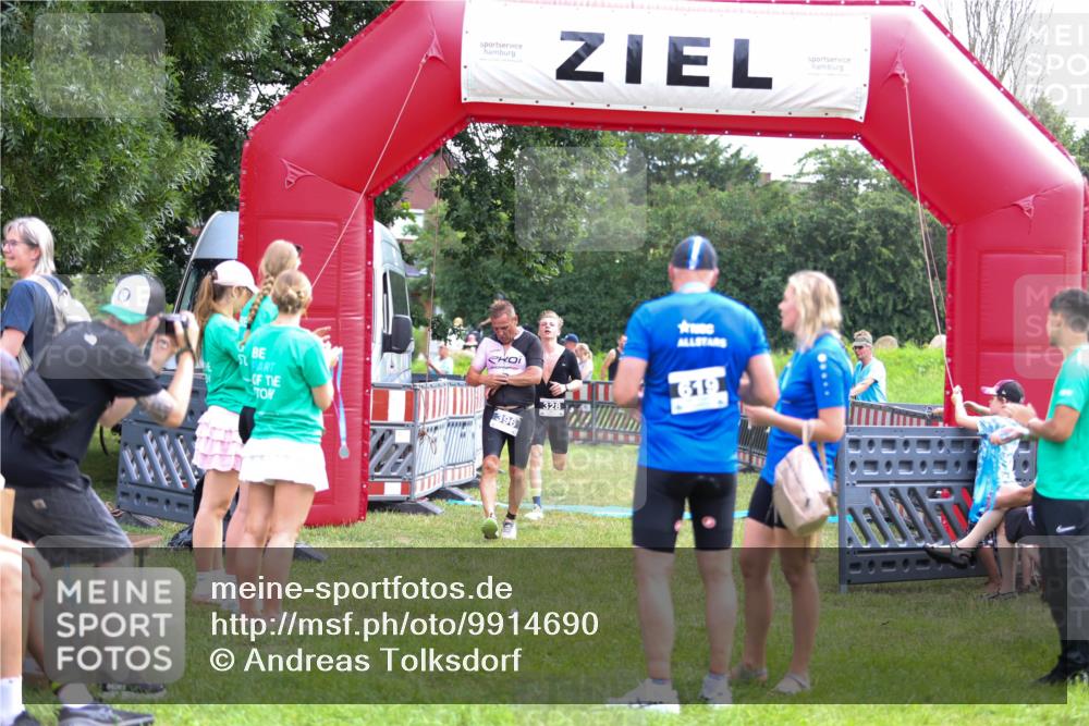21.06.2026 - 29. Vierlanden-Triathlon Andreas Tolksdorf http://msf.ph/oto/9914690 21.06.2026 11:27:53 Ziel 328, 396 meine-sportfotos.de