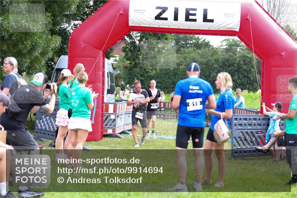 21.06.2026 - 29. Vierlanden-Triathlon Andreas Tolksdorf http://msf.ph/oto/9914694 21.06.2026 11:27:53 Ziel 328, 396 meine-sportfotos.de