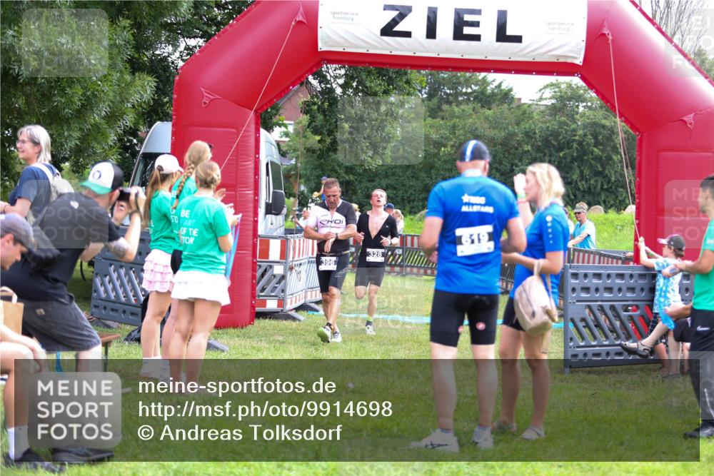 21.06.2026 - 29. Vierlanden-Triathlon Andreas Tolksdorf http://msf.ph/oto/9914698 21.06.2026 11:27:53 Ziel 328, 396 meine-sportfotos.de