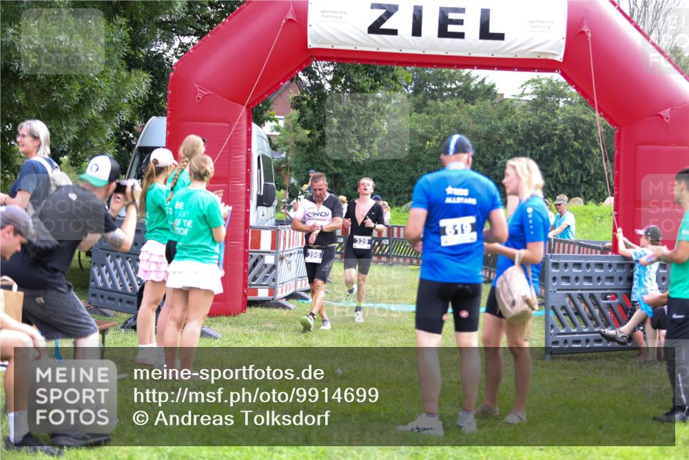 21.06.2026 - 29. Vierlanden-Triathlon Andreas Tolksdorf http://msf.ph/oto/9914699 21.06.2026 11:27:53 Ziel 328, 396 meine-sportfotos.de