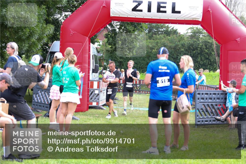 21.06.2026 - 29. Vierlanden-Triathlon Andreas Tolksdorf http://msf.ph/oto/9914701 21.06.2026 11:27:54 Ziel 328, 396 meine-sportfotos.de