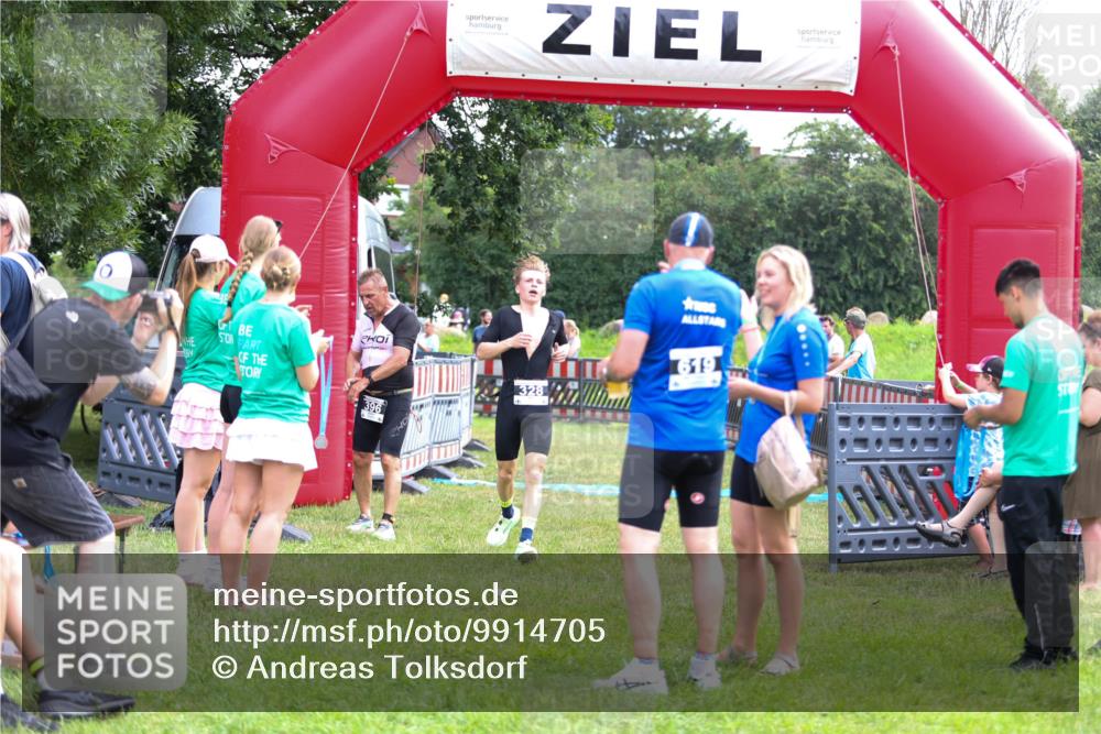 21.06.2026 - 29. Vierlanden-Triathlon Andreas Tolksdorf http://msf.ph/oto/9914705 21.06.2026 11:27:55 Ziel 328, 396 meine-sportfotos.de