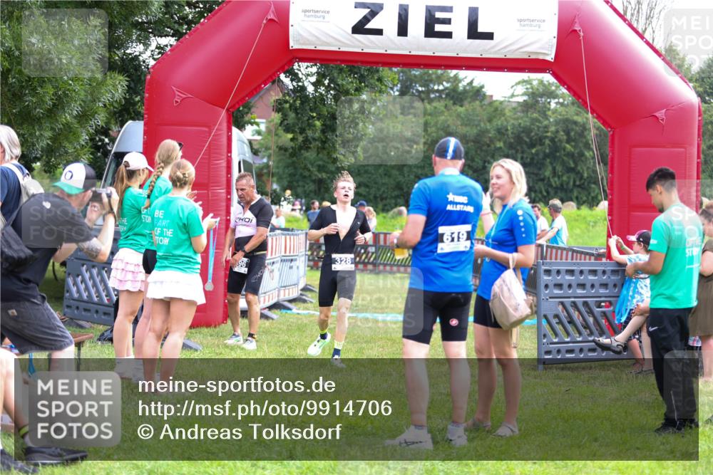 21.06.2026 - 29. Vierlanden-Triathlon Andreas Tolksdorf http://msf.ph/oto/9914706 21.06.2026 11:27:55 Ziel 328, 396 meine-sportfotos.de