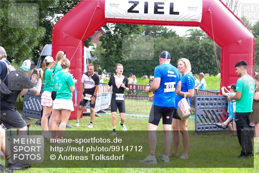 21.06.2026 - 29. Vierlanden-Triathlon Andreas Tolksdorf http://msf.ph/oto/9914712 21.06.2026 11:27:55 Ziel 328, 396 meine-sportfotos.de