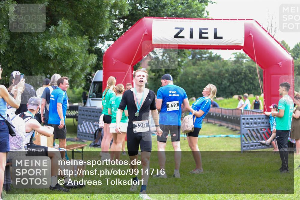 21.06.2026 - 29. Vierlanden-Triathlon Andreas Tolksdorf http://msf.ph/oto/9914716 21.06.2026 11:28:01 Ziel 591 meine-sportfotos.de