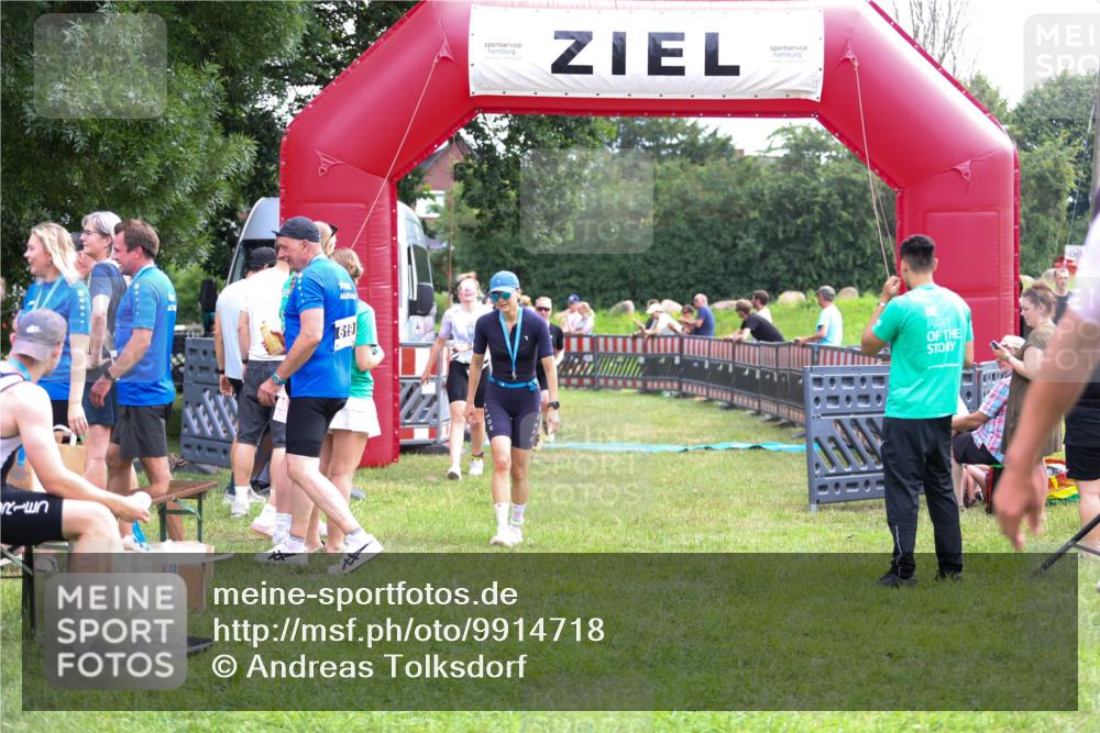 21.06.2026 - 29. Vierlanden-Triathlon Andreas Tolksdorf http://msf.ph/oto/9914718 21.06.2026 11:28:16 Ziel 599, 600, 602 meine-sportfotos.de