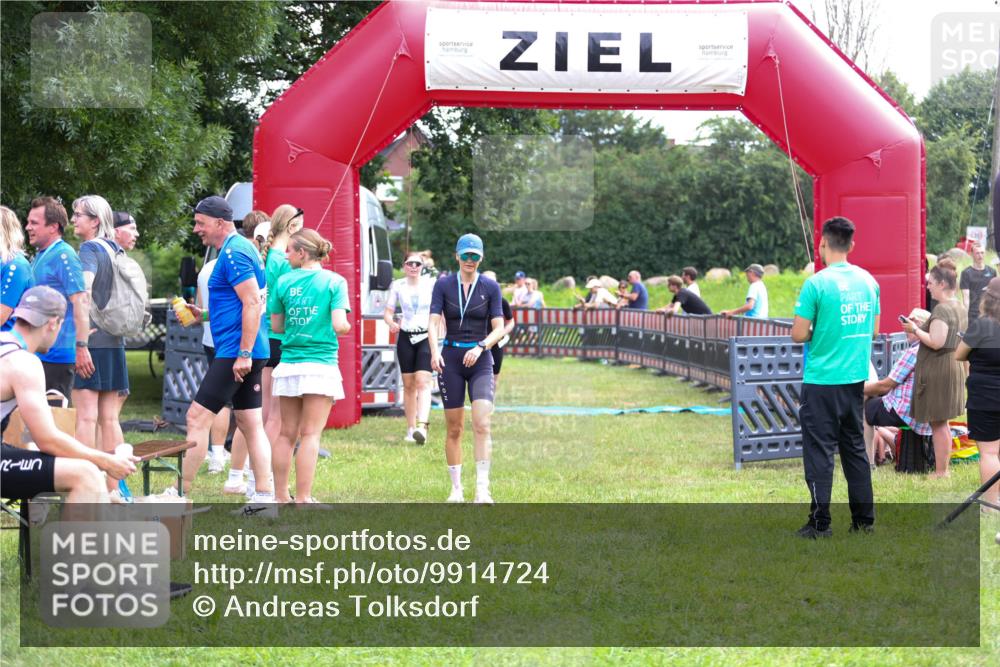 21.06.2026 - 29. Vierlanden-Triathlon Andreas Tolksdorf http://msf.ph/oto/9914724 21.06.2026 11:28:16 Ziel 599, 600, 602 meine-sportfotos.de