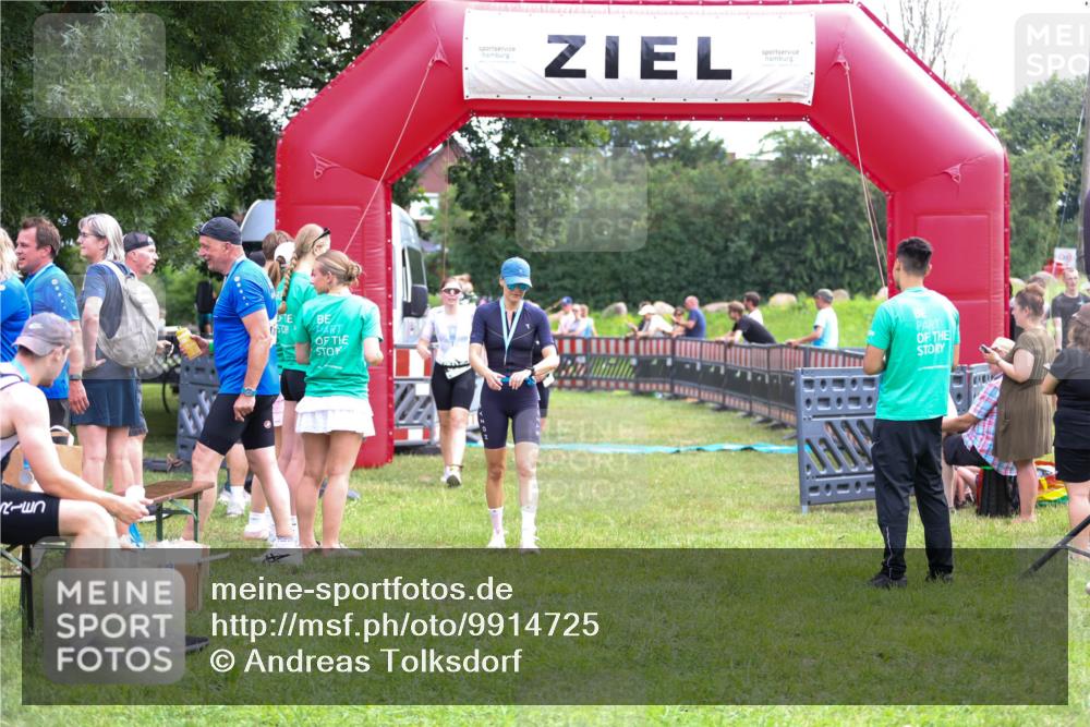 21.06.2026 - 29. Vierlanden-Triathlon Andreas Tolksdorf http://msf.ph/oto/9914725 21.06.2026 11:28:16 Ziel 599, 600, 602 meine-sportfotos.de