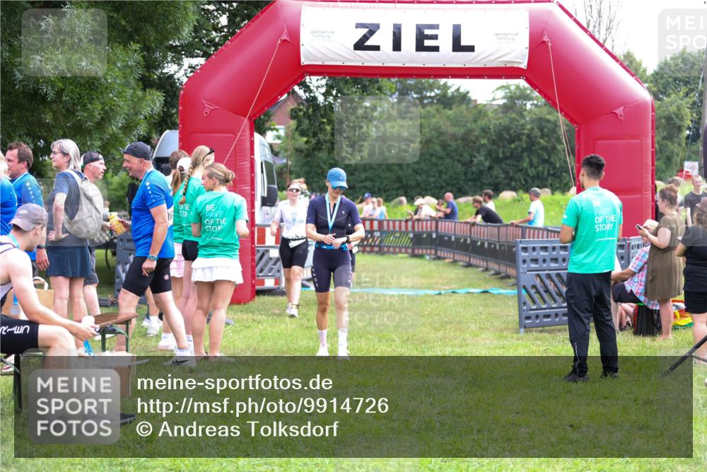 21.06.2026 - 29. Vierlanden-Triathlon Andreas Tolksdorf http://msf.ph/oto/9914726 21.06.2026 11:28:16 Ziel 599, 600, 602 meine-sportfotos.de