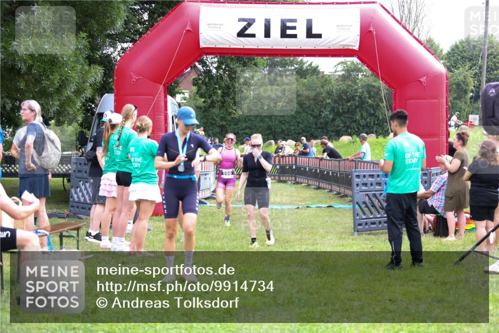 21.06.2026 - 29. Vierlanden-Triathlon Andreas Tolksdorf http://msf.ph/oto/9914734 21.06.2026 11:28:20 Ziel 599, 600 meine-sportfotos.de