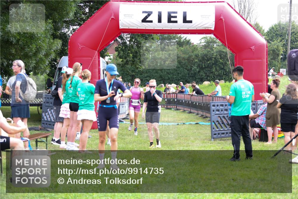 21.06.2026 - 29. Vierlanden-Triathlon Andreas Tolksdorf http://msf.ph/oto/9914735 21.06.2026 11:28:20 Ziel 599, 600 meine-sportfotos.de