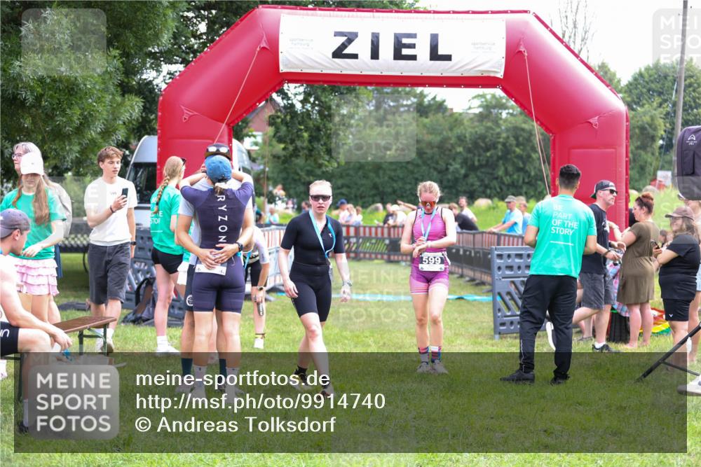 21.06.2026 - 29. Vierlanden-Triathlon Andreas Tolksdorf http://msf.ph/oto/9914740 21.06.2026 11:28:26 Ziel 401, 540 meine-sportfotos.de