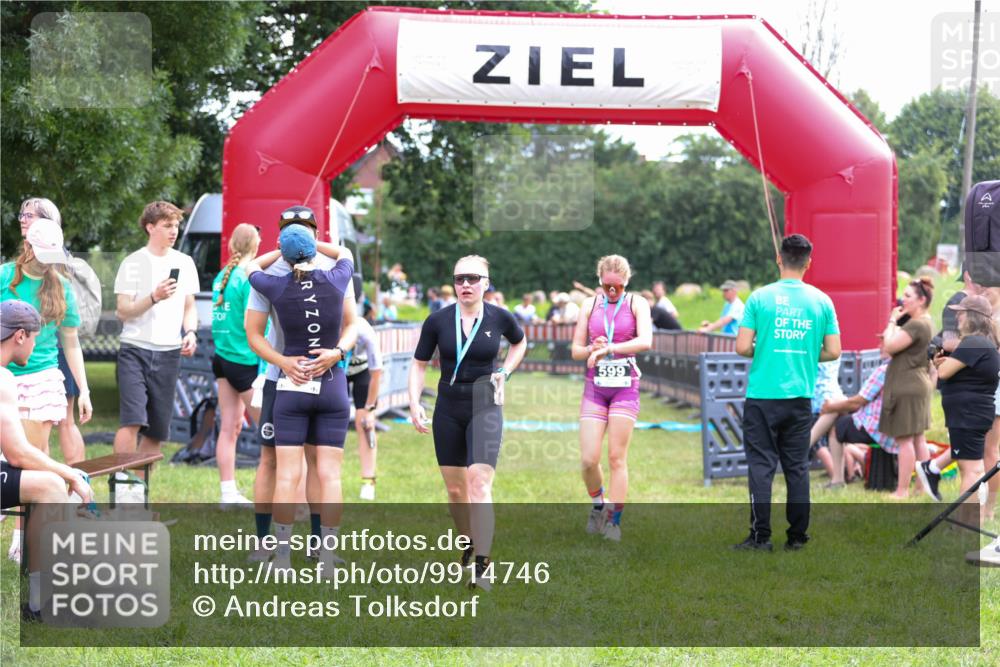21.06.2026 - 29. Vierlanden-Triathlon Andreas Tolksdorf http://msf.ph/oto/9914746 21.06.2026 11:28:26 Ziel 401, 540 meine-sportfotos.de