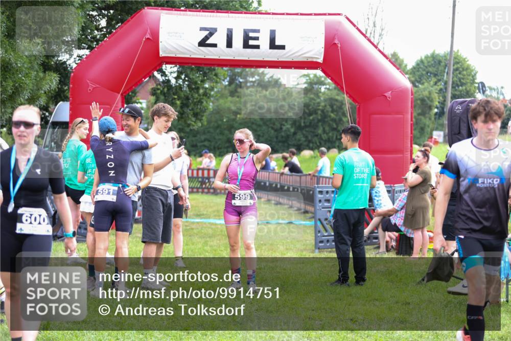 21.06.2026 - 29. Vierlanden-Triathlon Andreas Tolksdorf http://msf.ph/oto/9914751 21.06.2026 11:28:29 Ziel 401, 540 meine-sportfotos.de