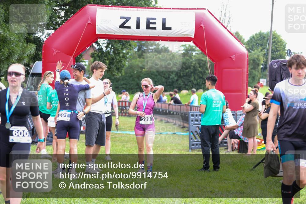 21.06.2026 - 29. Vierlanden-Triathlon Andreas Tolksdorf http://msf.ph/oto/9914754 21.06.2026 11:28:29 Ziel 401, 540 meine-sportfotos.de