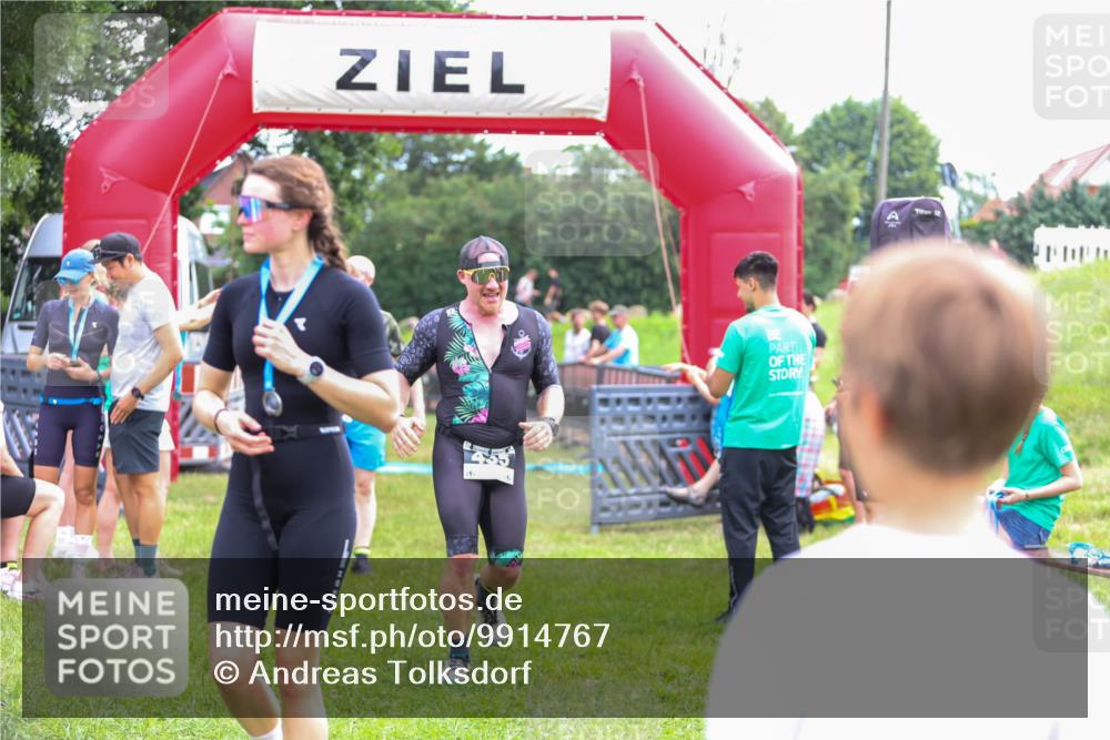 21.06.2026 - 29. Vierlanden-Triathlon Andreas Tolksdorf http://msf.ph/oto/9914767 21.06.2026 11:29:03 Ziel 435, 444 meine-sportfotos.de