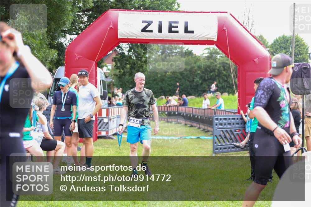 21.06.2026 - 29. Vierlanden-Triathlon Andreas Tolksdorf http://msf.ph/oto/9914772 21.06.2026 11:29:05 Ziel  meine-sportfotos.de