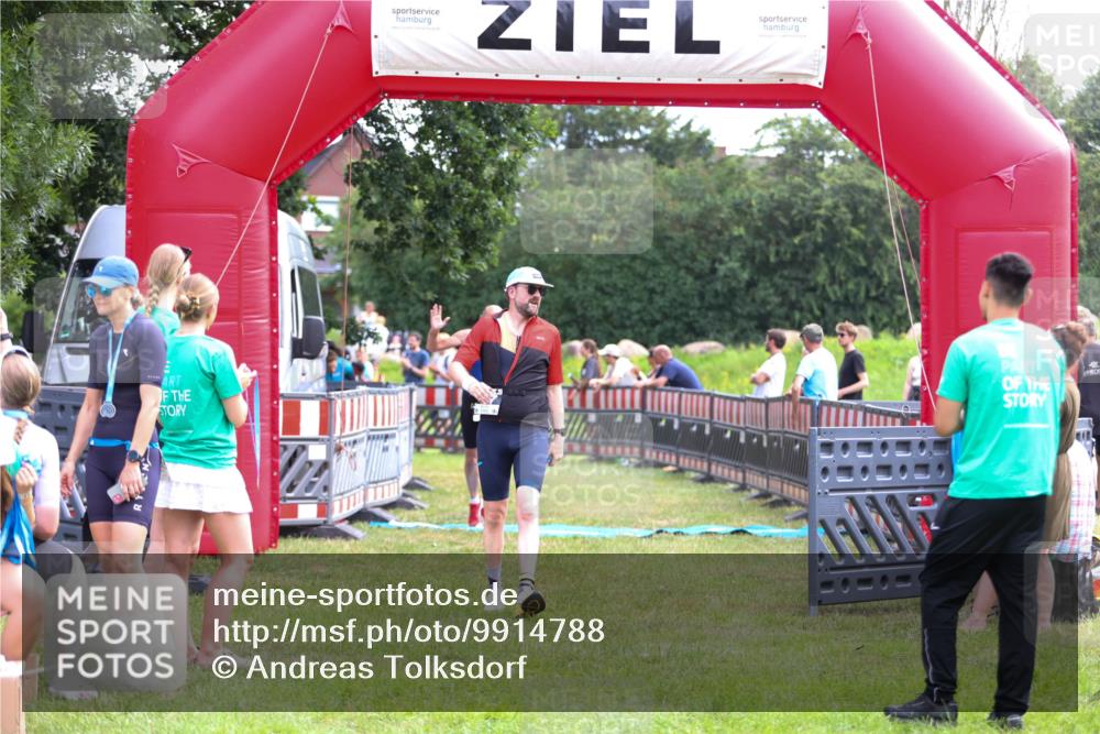 21.06.2026 - 29. Vierlanden-Triathlon Andreas Tolksdorf http://msf.ph/oto/9914788 21.06.2026 11:29:22 Ziel 427, 432, 623 meine-sportfotos.de