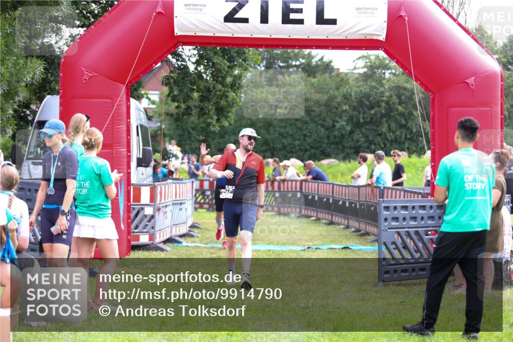 21.06.2026 - 29. Vierlanden-Triathlon Andreas Tolksdorf http://msf.ph/oto/9914790 21.06.2026 11:29:22 Ziel 427, 432, 623 meine-sportfotos.de