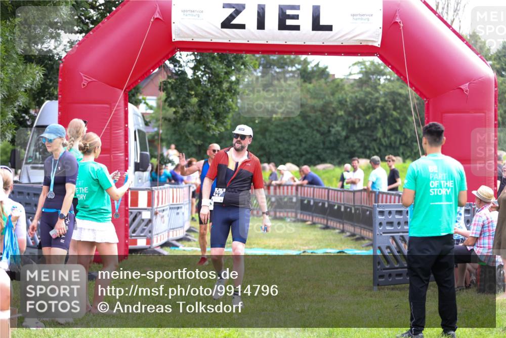 21.06.2026 - 29. Vierlanden-Triathlon Andreas Tolksdorf http://msf.ph/oto/9914796 21.06.2026 11:29:24 Ziel 427, 432, 623 meine-sportfotos.de